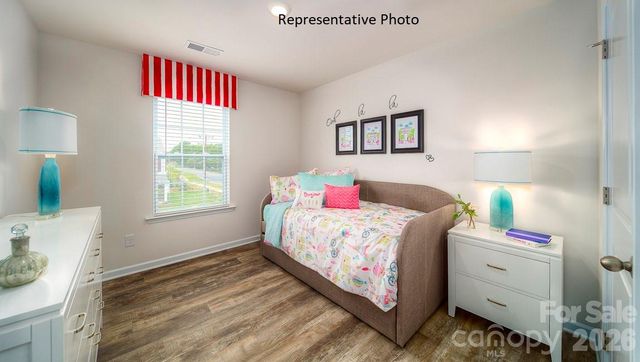 647 13th Avenue Drive NE, Hickory, NC 28601