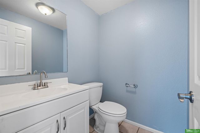 2410 S River Rock Drive, Papillion, NE 68046