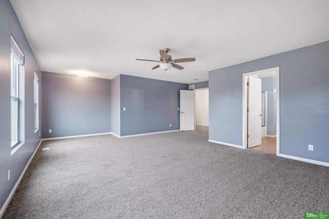 2410 S River Rock Drive, Papillion, NE 68046