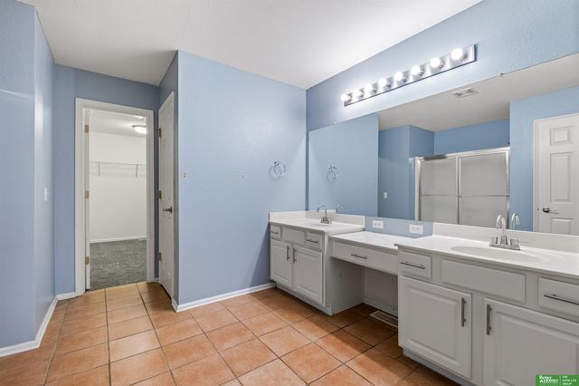 2410 S River Rock Drive, Papillion, NE 68046