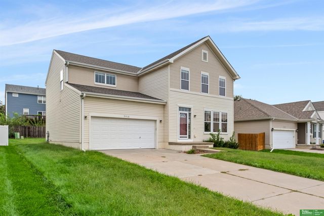 2410 S River Rock Drive, Papillion, NE 68046