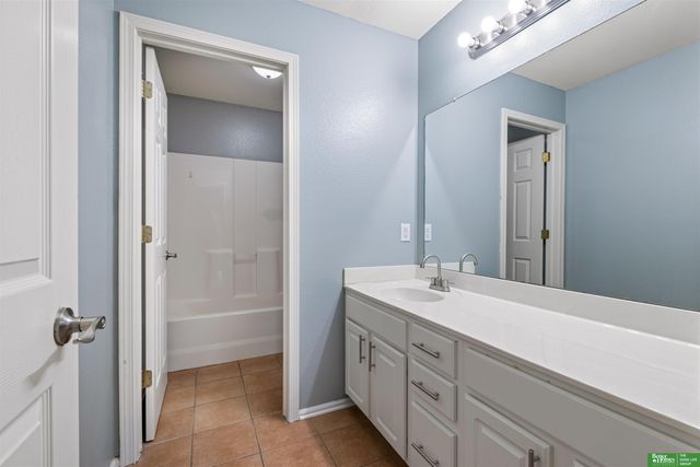 2410 S River Rock Drive, Papillion, NE 68046