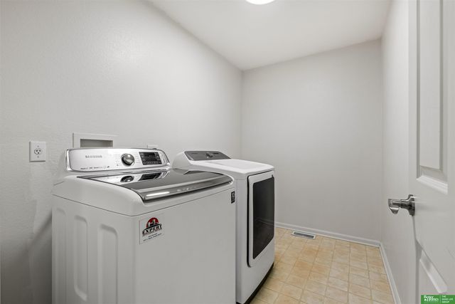 2410 S River Rock Drive, Papillion, NE 68046
