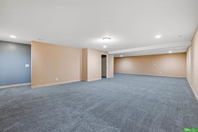 2410 S River Rock Drive, Papillion, NE 68046