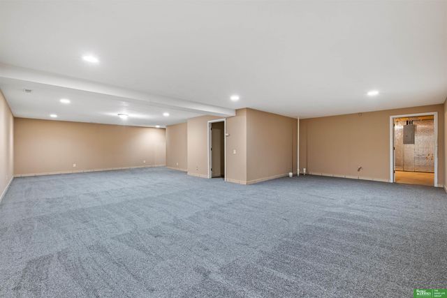 2410 S River Rock Drive, Papillion, NE 68046