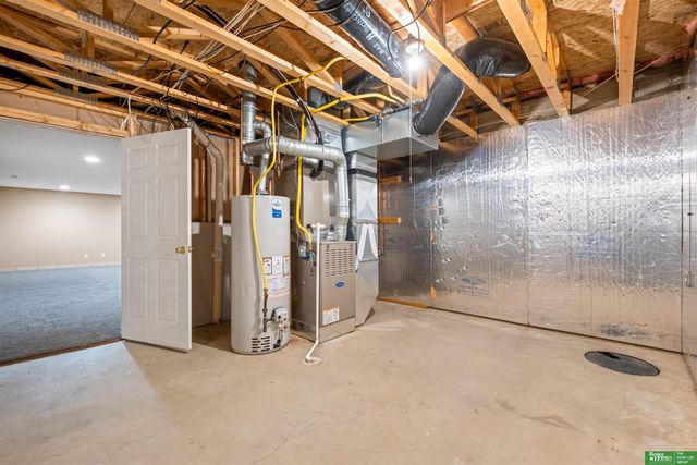 2410 S River Rock Drive, Papillion, NE 68046