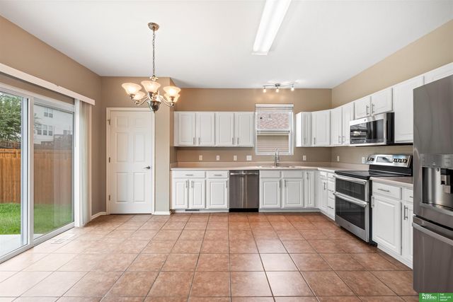 2410 S River Rock Drive, Papillion, NE 68046