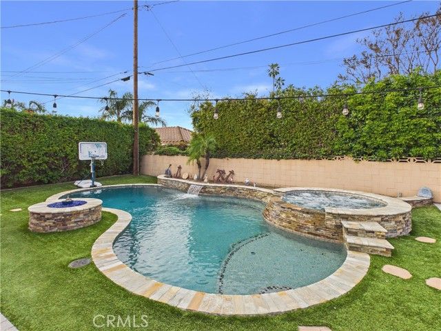 677 E Orangewood, Covina, CA 91723