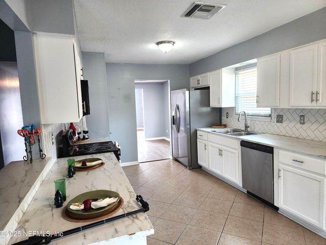 6971 HUNTINGTON WOODS Circle W, Jacksonville, FL 32244