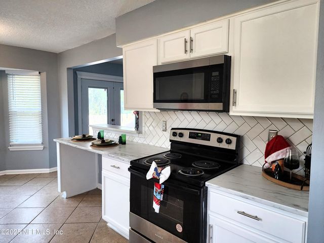 6971 HUNTINGTON WOODS Circle W, Jacksonville, FL 32244