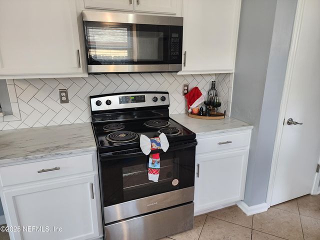 6971 HUNTINGTON WOODS Circle W, Jacksonville, FL 32244