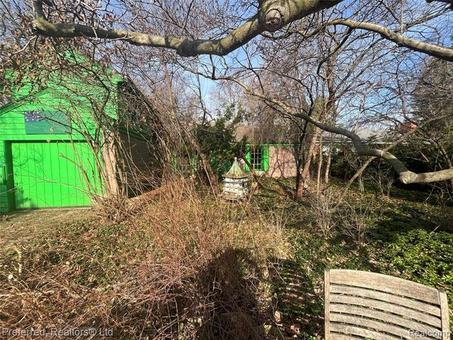 33670 Hillcrest Drive, Farmington, MI 48335