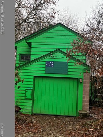 33670 Hillcrest Drive, Farmington, MI 48335