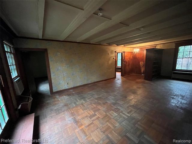 33670 Hillcrest Drive, Farmington, MI 48335