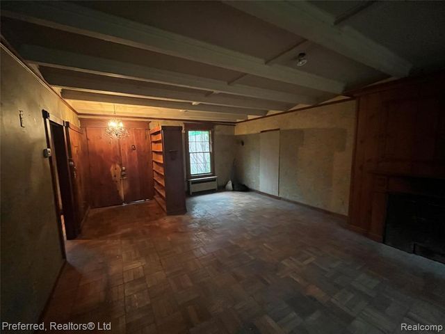 33670 Hillcrest Drive, Farmington, MI 48335