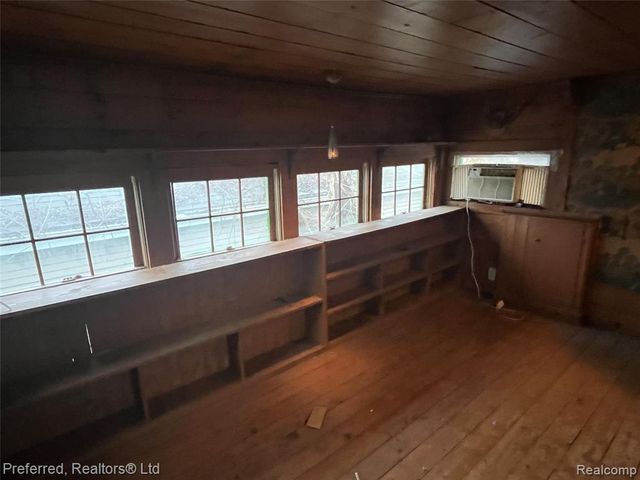 33670 Hillcrest Drive, Farmington, MI 48335