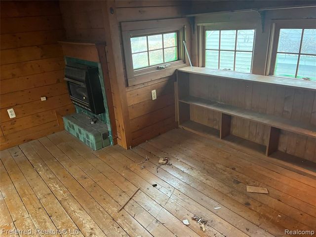 33670 Hillcrest Drive, Farmington, MI 48335