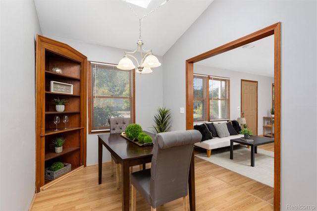 21326 Flanders Street, Farmington, MI 48335