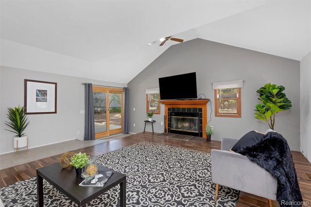 21326 Flanders Street, Farmington, MI 48335