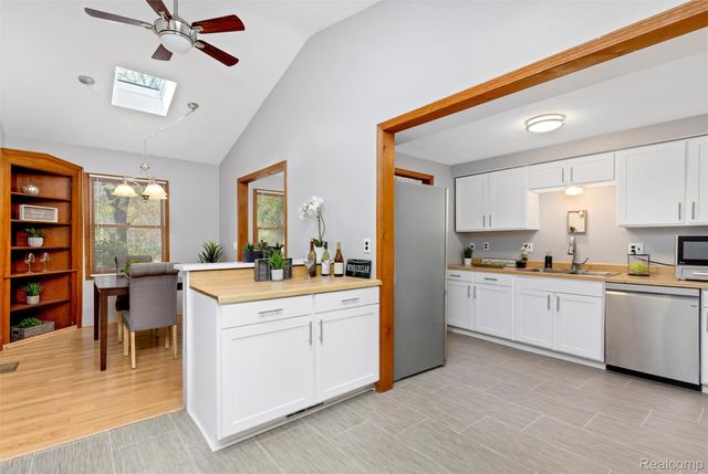 21326 Flanders Street, Farmington, MI 48335