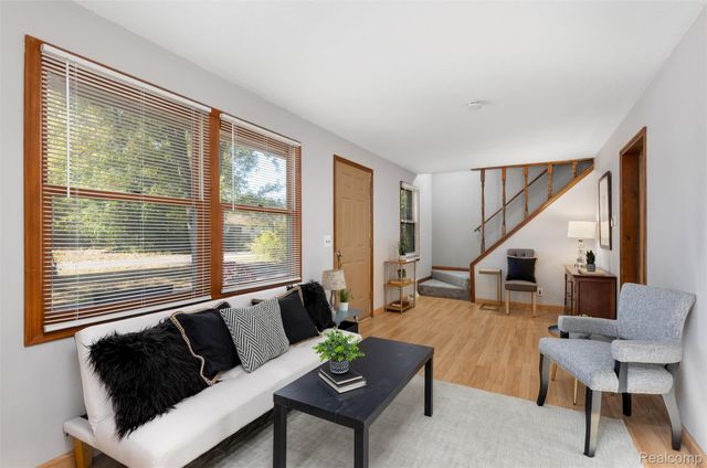 21326 Flanders Street, Farmington, MI 48335