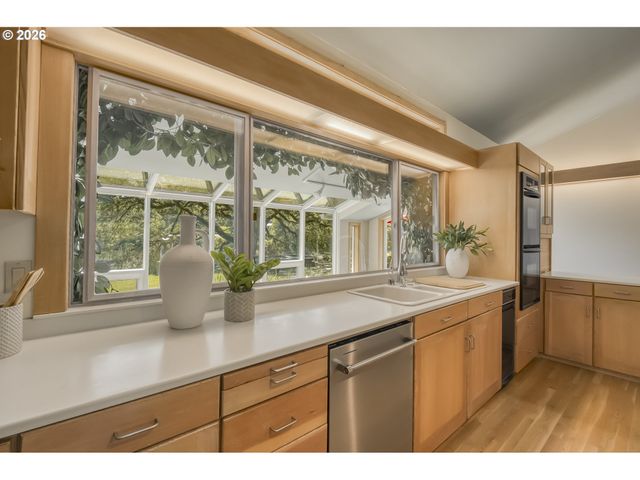 1250 Se RIVER FOREST Ln, Milwaukie, OR 97267