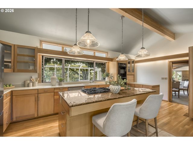 1250 Se RIVER FOREST Ln, Milwaukie, OR 97267