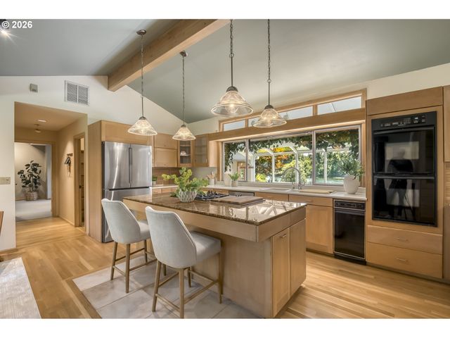 1250 Se RIVER FOREST Ln, Milwaukie, OR 97267