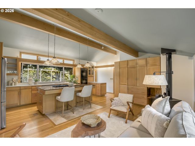 1250 Se RIVER FOREST Ln, Milwaukie, OR 97267