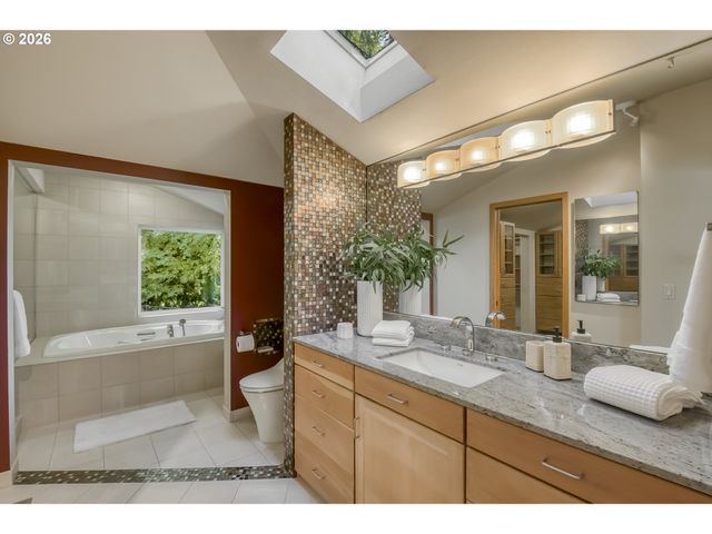 1250 Se RIVER FOREST Ln, Milwaukie, OR 97267