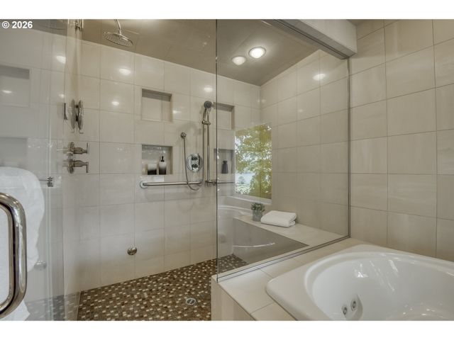 1250 Se RIVER FOREST Ln, Milwaukie, OR 97267