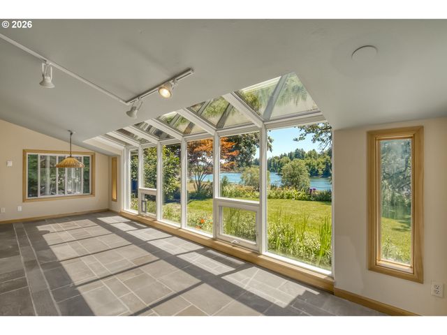 1250 Se RIVER FOREST Ln, Milwaukie, OR 97267