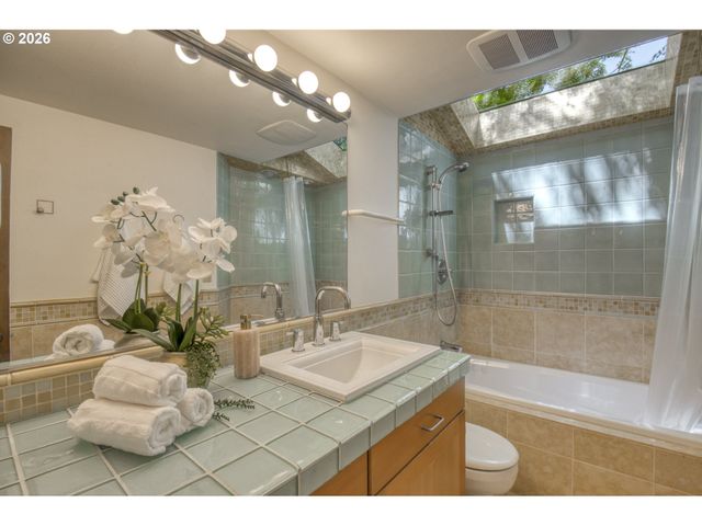 1250 Se RIVER FOREST Ln, Milwaukie, OR 97267