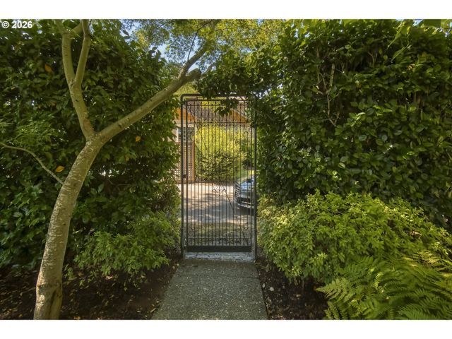 1250 Se RIVER FOREST Ln, Milwaukie, OR 97267