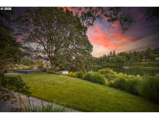 1250 Se RIVER FOREST Ln, Milwaukie, OR 97267