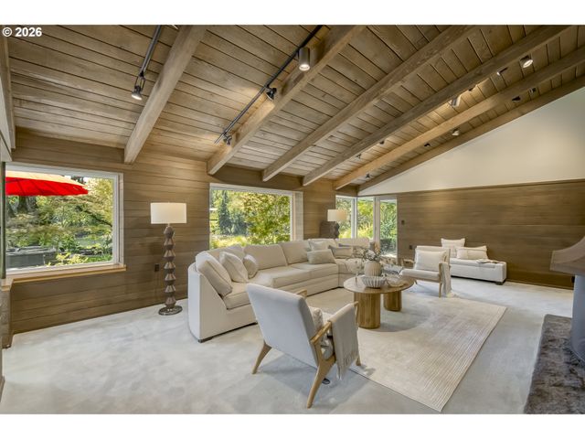 1250 Se RIVER FOREST Ln, Milwaukie, OR 97267