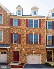 42624 LISBURN CHASE TER, Chantilly, VA 20152