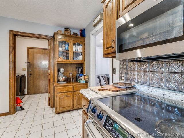 9703 S 70TH East Avenue, Tulsa, OK 74133