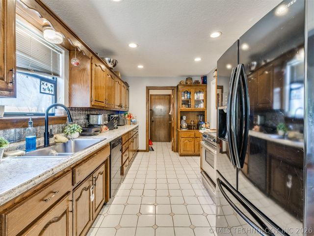 9703 S 70TH East Avenue, Tulsa, OK 74133