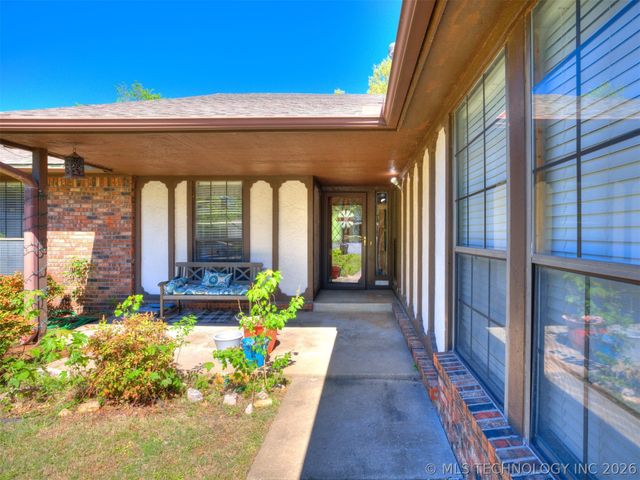 9703 S 70TH East Avenue, Tulsa, OK 74133