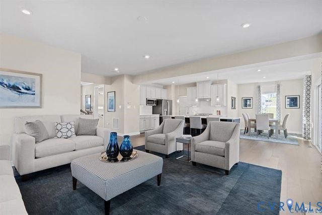 1 Glenwood Range Dr, Richmond, VA 23223