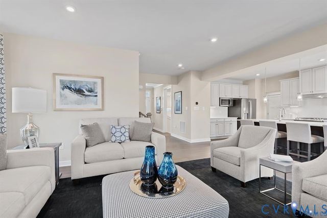 1 Glenwood Range Dr, Richmond, VA 23223