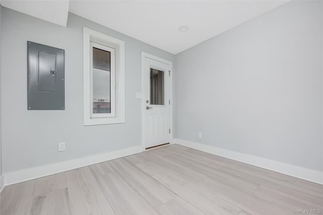 218 Sunrise Highway 2E, Rockville Centre, NY 11570