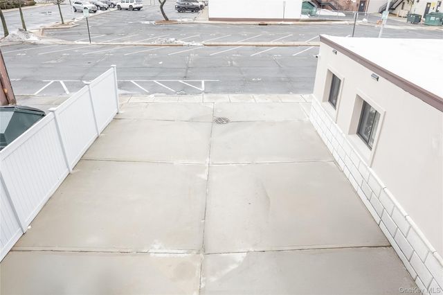 218 Sunrise Highway 2E, Rockville Centre, NY 11570