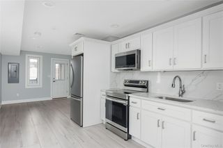 218 Sunrise Highway 2E, Rockville Centre, NY 11570