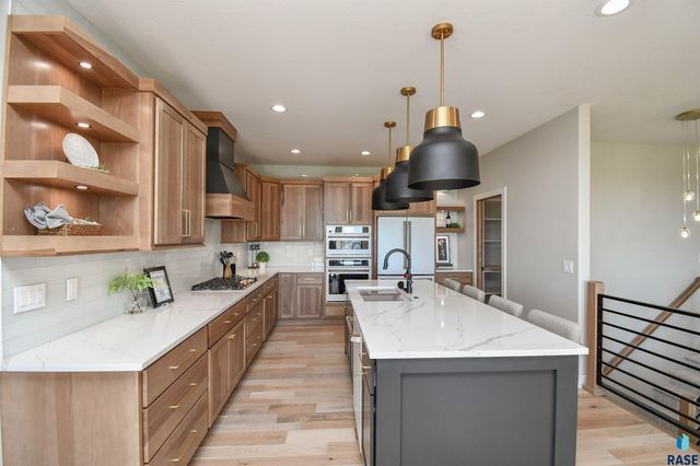 8421 E Roughlock St Street, Sioux Falls, SD 57110