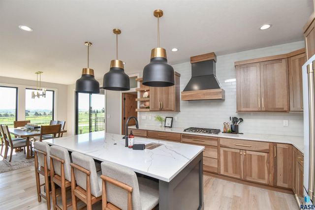 8421 E Roughlock St Street, Sioux Falls, SD 57110