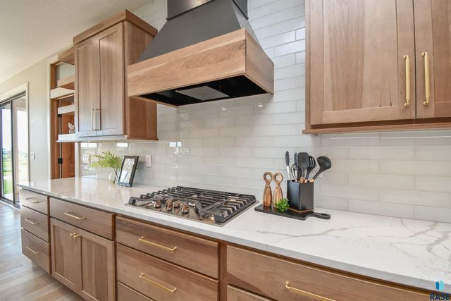 8421 E Roughlock St Street, Sioux Falls, SD 57110