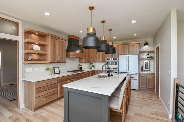 8421 E Roughlock St Street, Sioux Falls, SD 57110