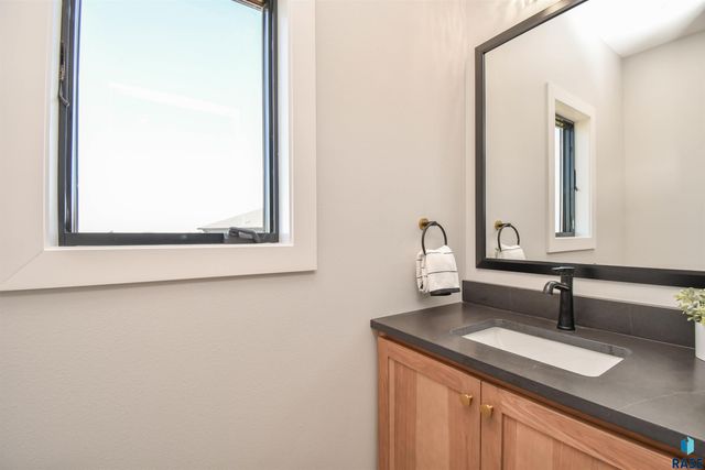 8421 E Roughlock St Street, Sioux Falls, SD 57110